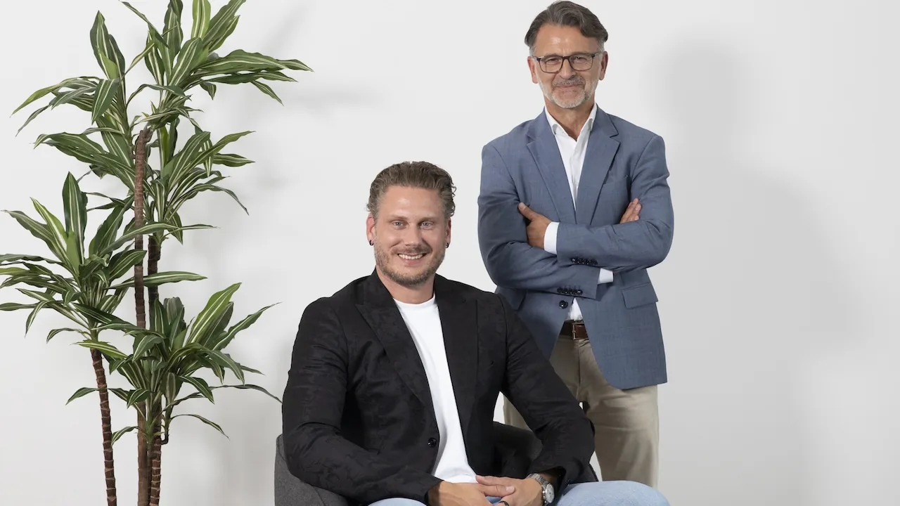 Marvin Großkrüger (links) und Ivica Perić von GreenBESS im Interview mit Cash.